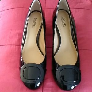 Micheal Kors patent leather pumps